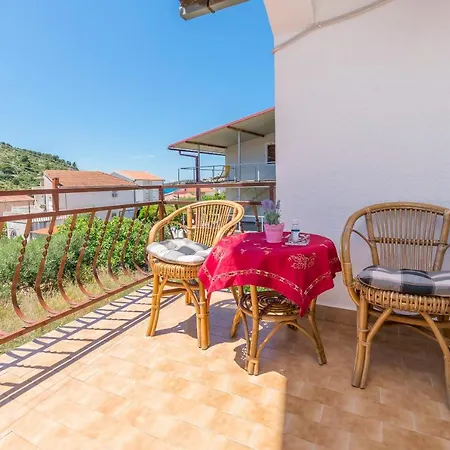 Apartament Ivat *